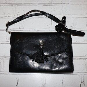 🖤 NWOT Black Tassel Flap Purse · 9x5"